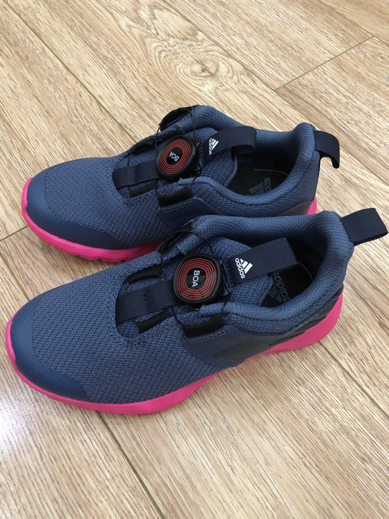 Adidas阿迪达斯运动鞋，全新！