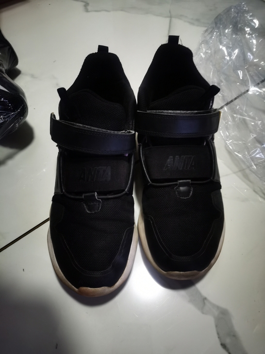 安踏38码运动鞋买一送一了两双40