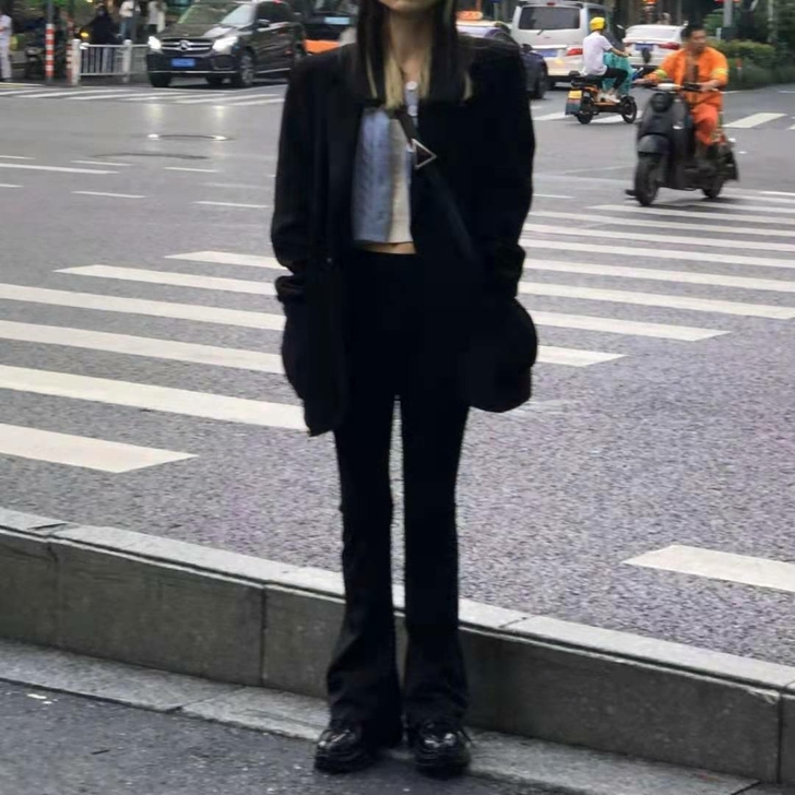 出售裤子！这个是偏微喇的，很显瘦！穿过一次...