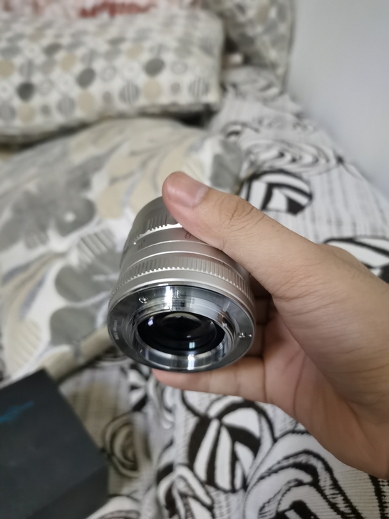 大光圈人像镜头，拍摄效果如图，几乎全新，没...
