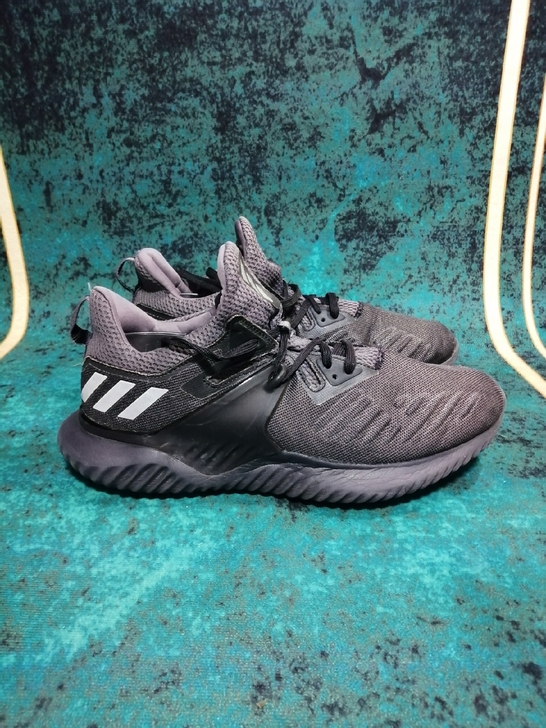 二手 43码男士正品Adidas透气休闲跑...