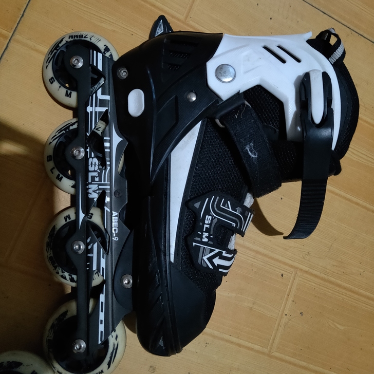 轮滑鞋    新手必备   买来就穿了几次...