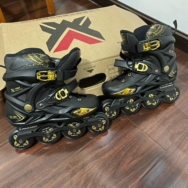 帕奇x战警溜冰鞋！几乎全新！磕碰地方在第8...