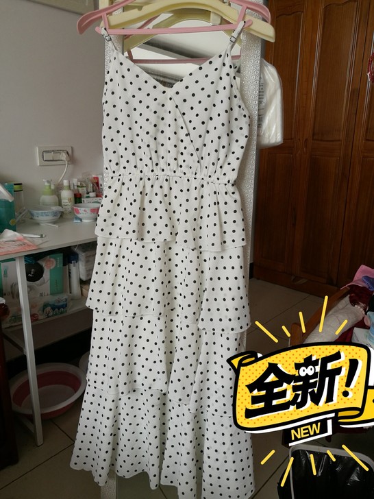 全新带吊牌，白色波点蛋糕裙，本人因生孩子，...