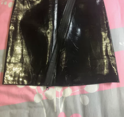 漆皮裙,a字裙几乎全新,腰围70.裙长45...