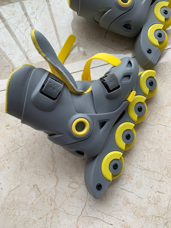 小寻牌儿童轮滑鞋