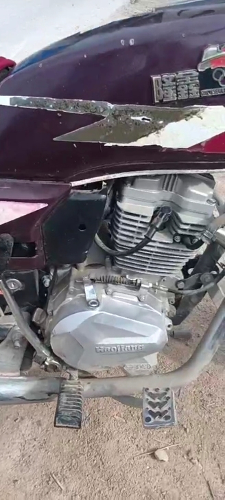 摩托车架子看着有点旧,发动机换了新豪爵发动...