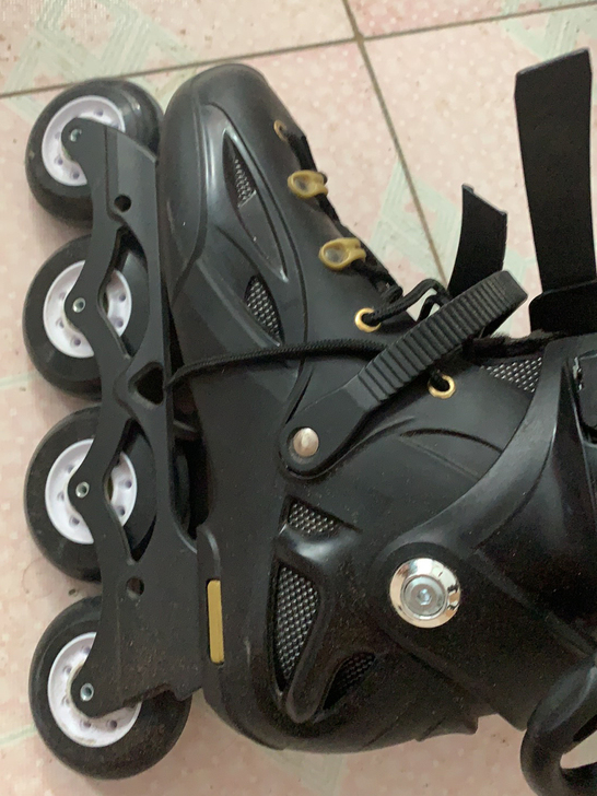 SLM 直排轮，41码，大一刚开学的时候买...