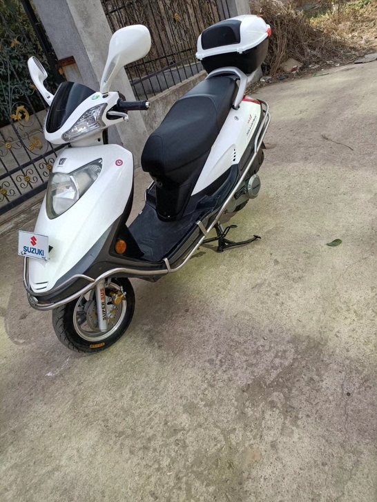 二手摩托车,踏板车,女装车新到豪爵天鹰12...