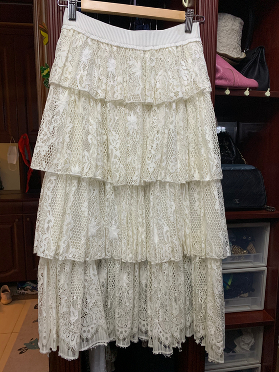 这种蛋糕裙还是瘦一点的小姐姐穿比较好看