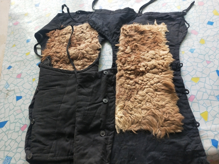 老人留下的纯羊皮护膝,做工都挺好,看着挺新...