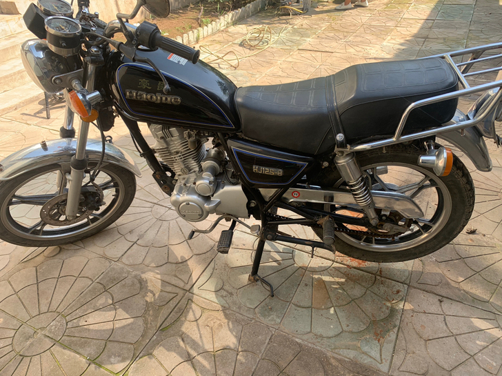 出售10年豪爵太子摩托车，车况不用考虑，晋...