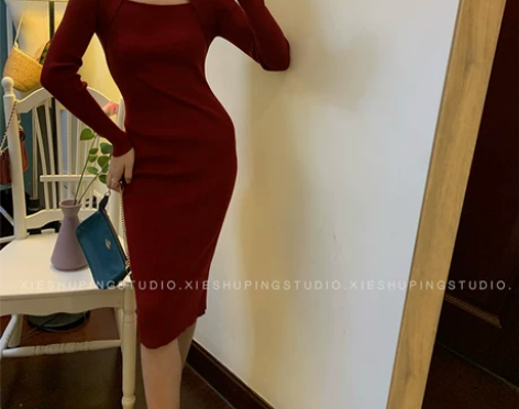 斜束瓶 风情万种优雅港风方领挂脖修身针织连...