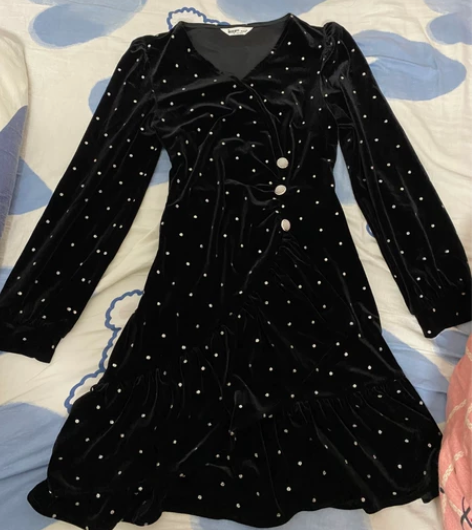 港风爱依服连衣裙 只穿了一两次 感兴趣的话...