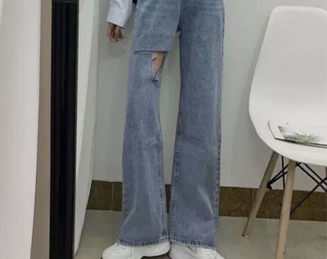 浅蓝色破洞牛仔裤 M码,建议98斤以内的姐...