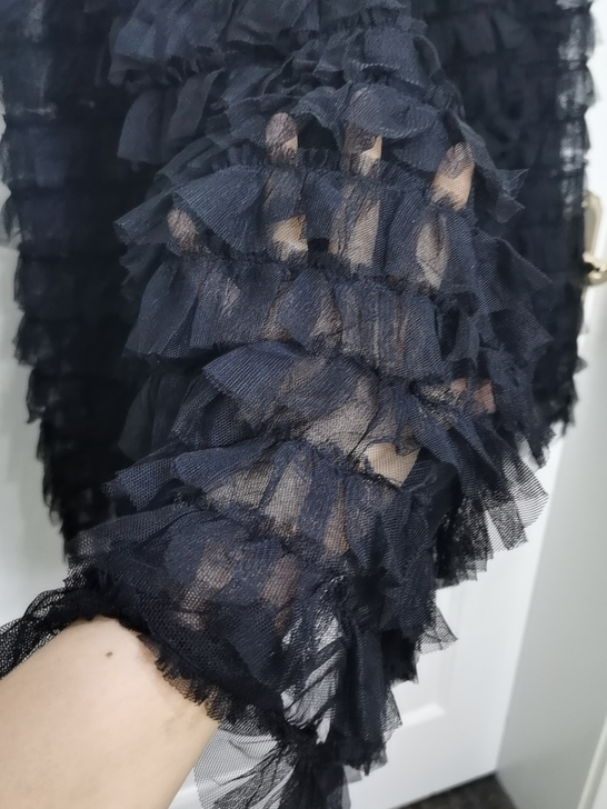 品牌CHONG女士透视蛋糕裙,里面需要有打...