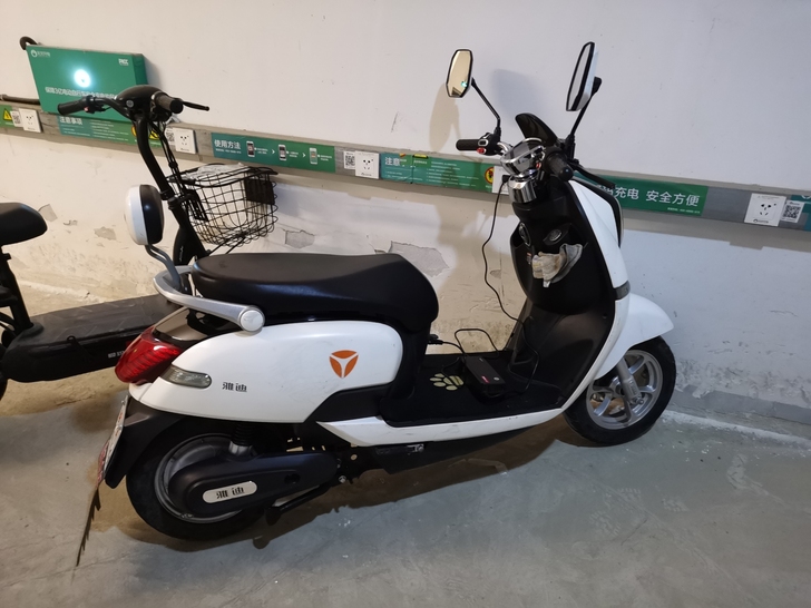 二手雅迪电动车