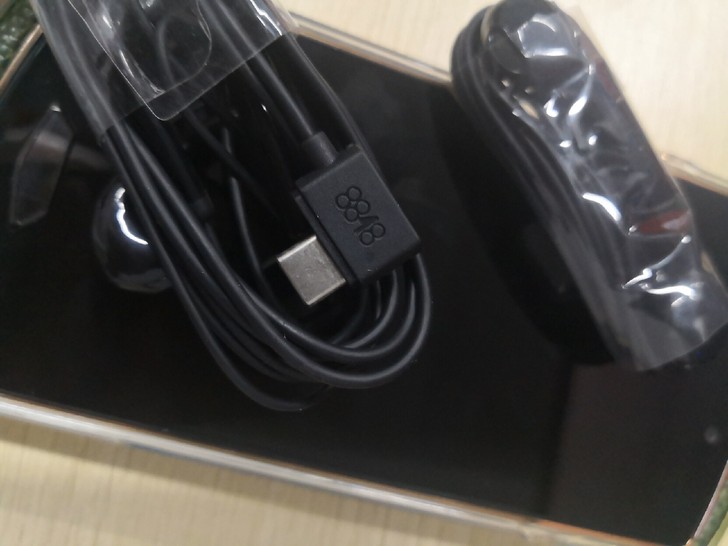 8848 M4钛金手机 原装耳机 全新行货...