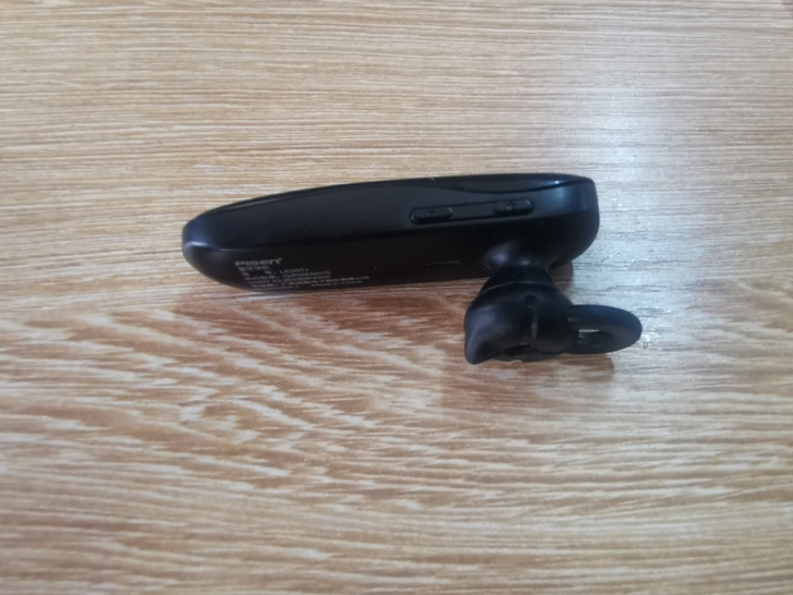 品胜LE001+蓝牙耳机一个。品牌的耳机。...