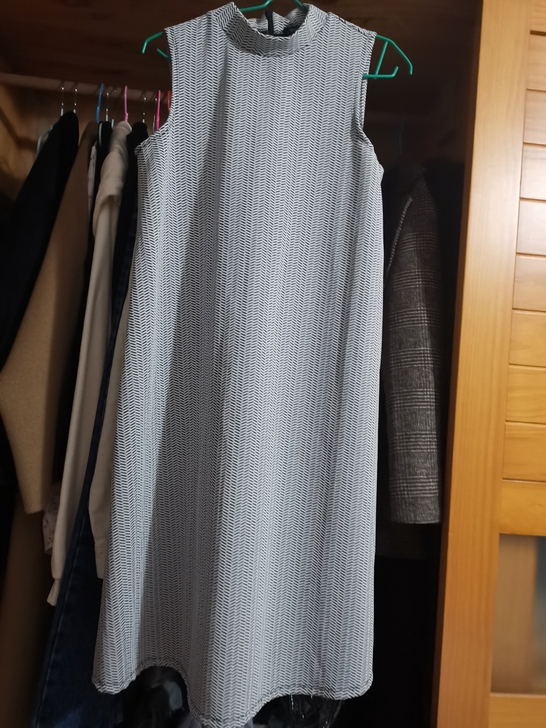 法式无袖连衣裙，A字连衣裙，人字纹纹理，很...