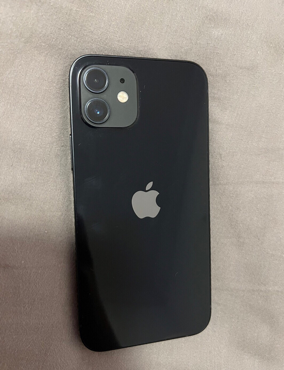苹果12黑色128g国行正品手机，无磕碰划...