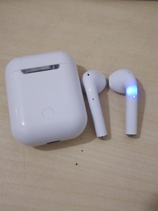 蓝牙耳机，正常使用，大概九成新，15元上海...