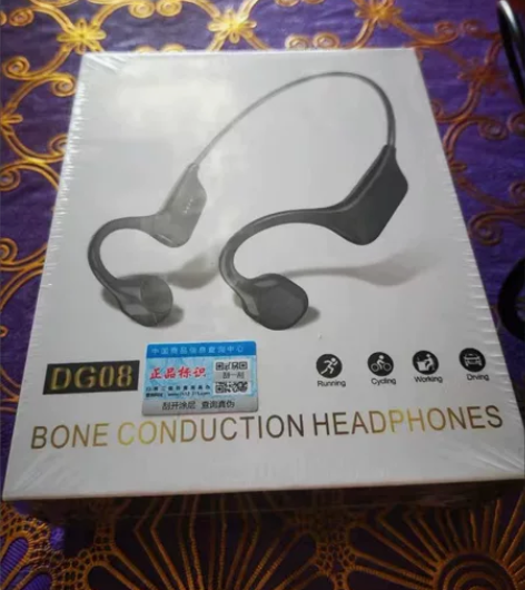 全新骨传导耳机，当时600买的，用不上了出...