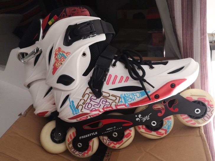 溜冰鞋成人女直排轮大学生轮滑鞋专业初学者旱...