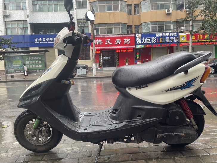 福喜雅马哈100cc摩托车