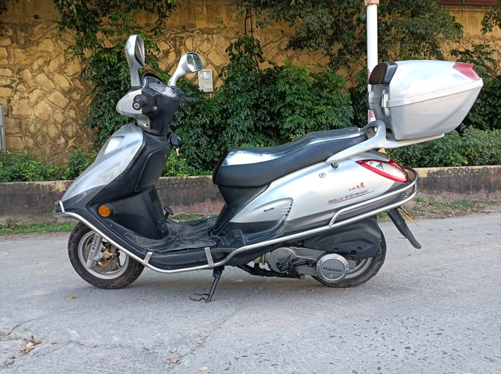 出一部豪爵天鹰摩托车，车子很好发动机声音很...