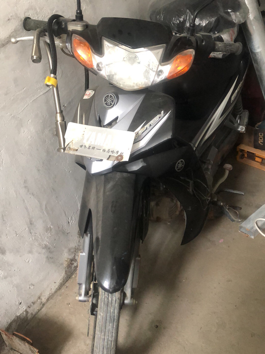 雅马哈喜发弯梁摩托车，结婚时买的，成色很新...