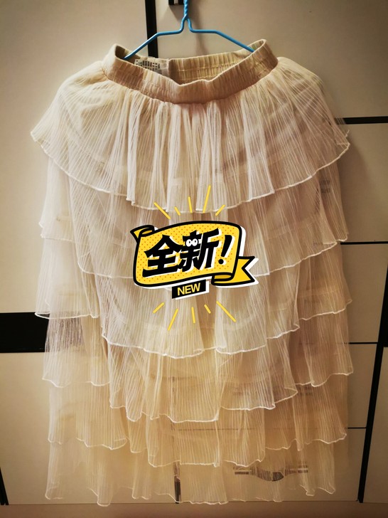 蓬蓬蛋糕裙，全新没有穿过，没吊牌，颜色是偏...