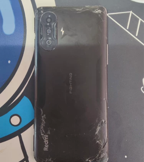 红米k40游戏版跑的时候不小心摔了不过屏幕...