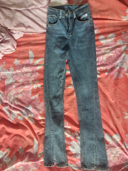 微喇牛仔裤 全新实体店入的 30包邮 扣眼...