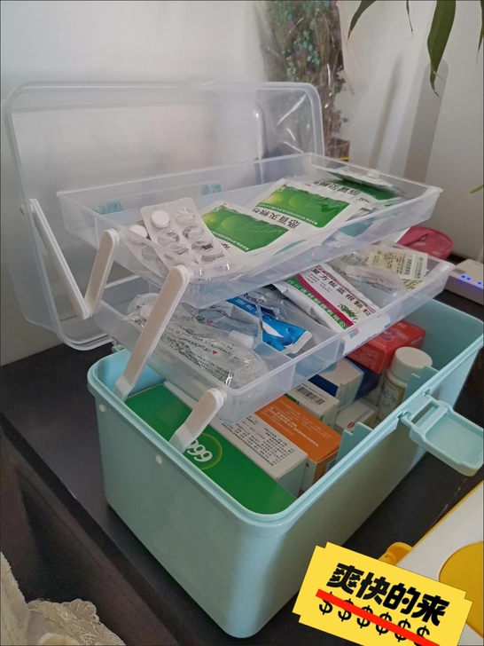 (包邮)低价出售。大号全新蓝色家庭急救箱药...