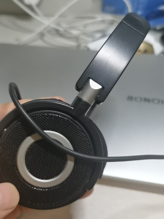 听英语四六级还是很不错的，因为比较轻