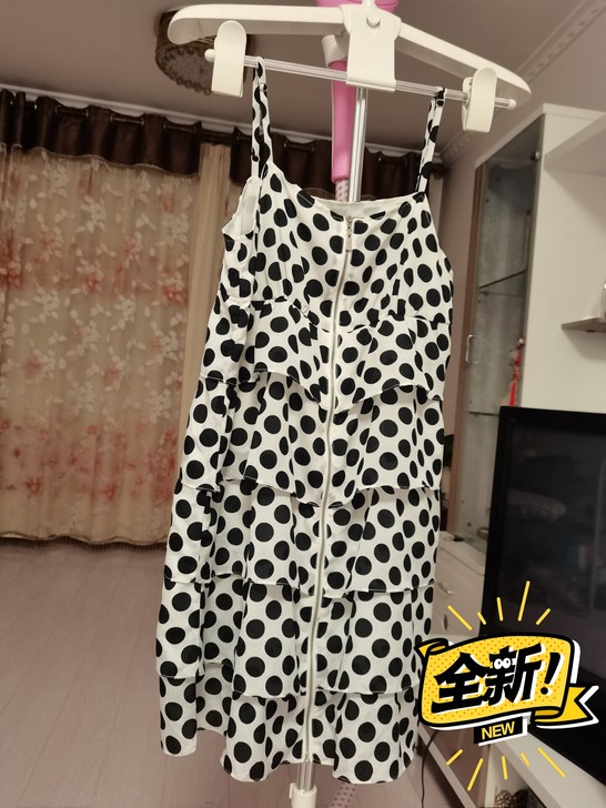 吊带蛋糕裙,可调肩带,前拉链,穿着有点瘦,...