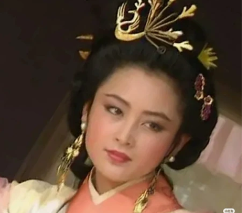 陈红三国演义貂蝉头饰 别的头饰和耳环的实物...