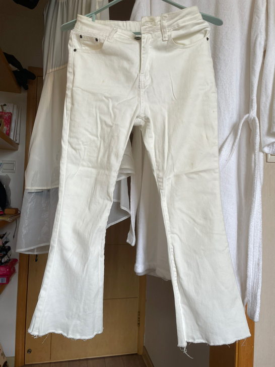 白色牛仔裤 毛边喇叭九分裤，搬家处理