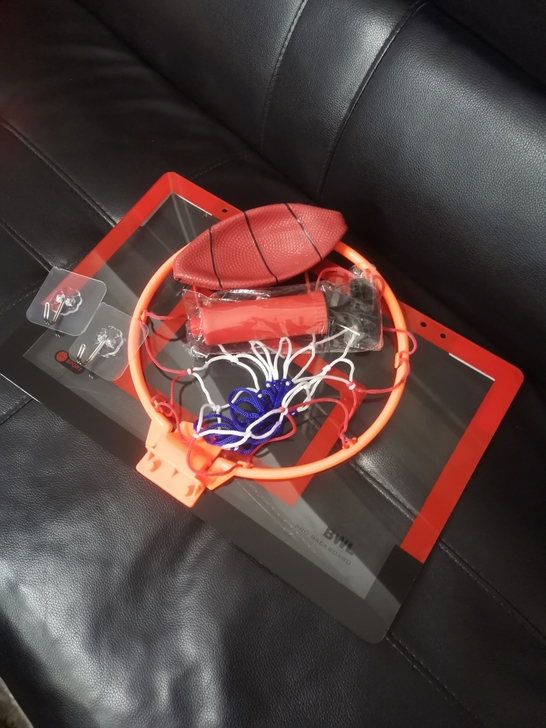 玩剩下篮筐，质量OK，喜欢拿走，1球1打气...