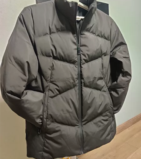 羽绒服男黑色xl号，8.9成新*百分之九十...