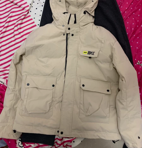 男士米色保暖羽绒服,穿过几次。买小了适合身...