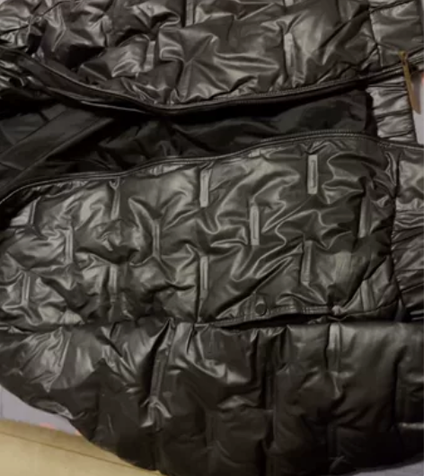 男士外套羽绒服黑灰色男外套 直接入9成新。...