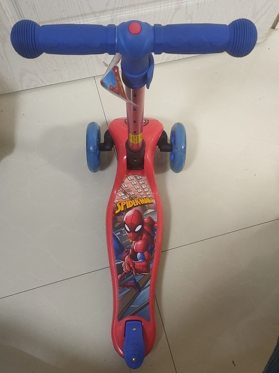 迪士尼滑板车，适合2到8岁宝宝，踏板的图案...