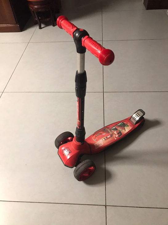 迪士尼九成新滑板车,原价235现80