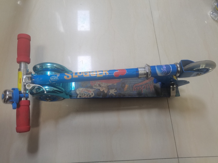 迪士尼可折叠滑板车,车把三档高度可调,脚刹...