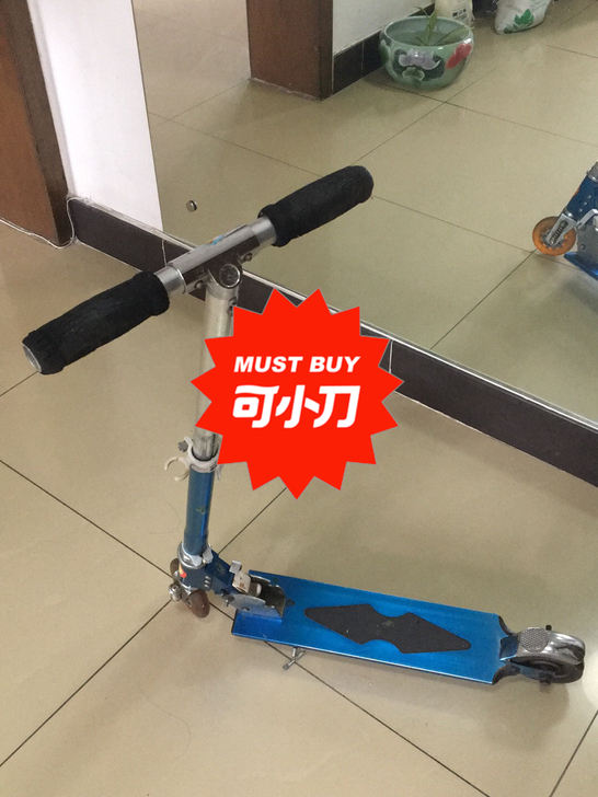 闲置的小滑板车，适合各个年龄段人群使用，八...