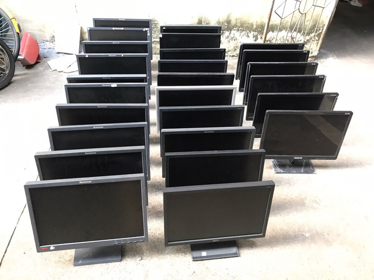 显示器  清仓一些显示屏，19寸厚屏100...