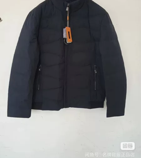 全新七匹狼男士立领高端藏青色羽绒服，由于光...
