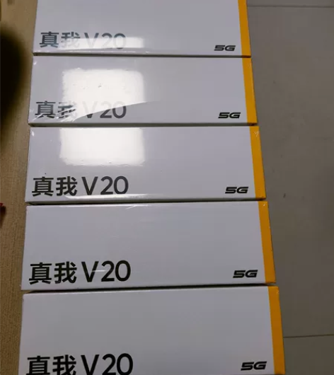 OPPO子品牌:真我V20，现直降300，...